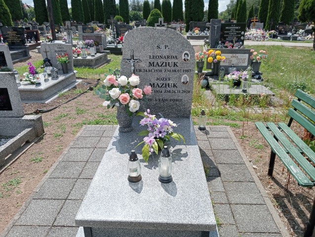 Grób Józef Maziuk