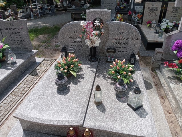Grób Marianna Roman